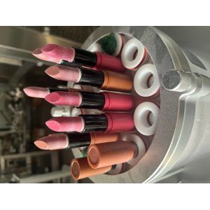 Automatic sprinkle beautiful gold powder machine for lipstick