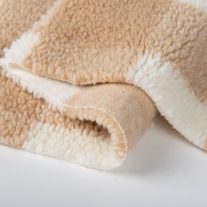 Customized 100% Polyester Multi-Color Jacquard Lamb Wool for Winter Clothing