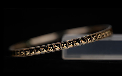 Seven axis jewelry making machine for versatile and customizable jewelry designs