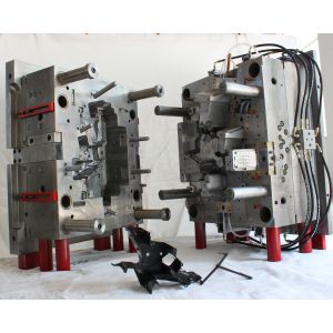 China Car Parts Plastic Injection Mould Functional Big Size With YUDO Hot Runner on sale