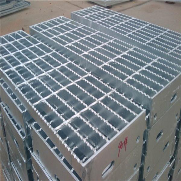 Buy Q235 Hot Dipped Galvanized Serrated Walkway Mesh Grating at wholesale prices