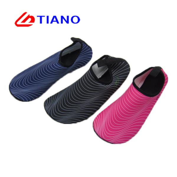Lightweight Flexible Sports TPR Water Socks For Swimming