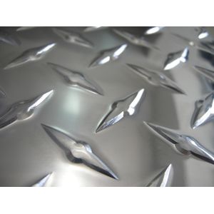 China Silver Aluminium Checker Plate Sheet Easy Fabricating For Shipbuilding on sale