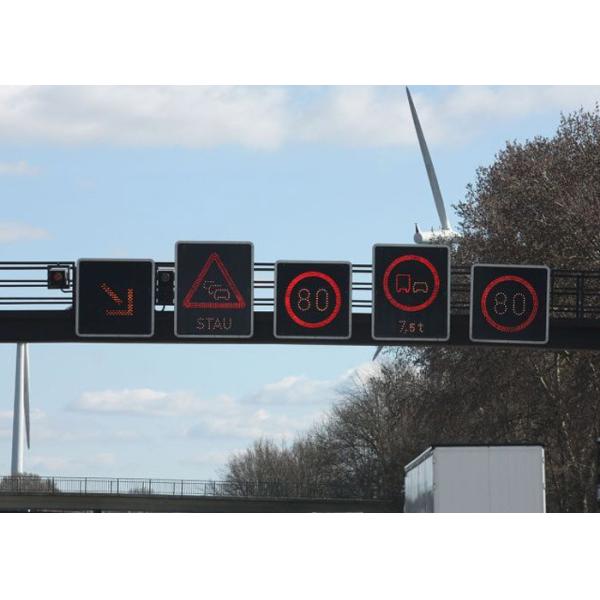 Highway Variable Electronic Message Board Signs With High Contrast Ratio