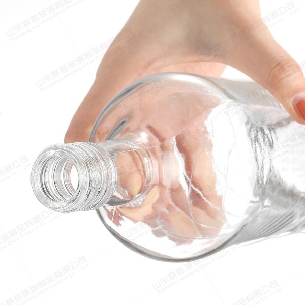 Clear Glass Bottles for Vodka Whisky Rum Gin and Liquor 500ml 700ml OEM/ODM Solutions
