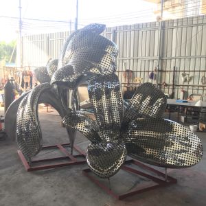 304 Polished Outdoor Metal Flower Sculptures , Stainless Steel Modern Metal