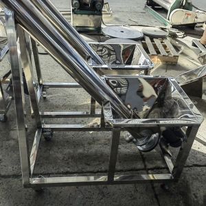 Fire Resistant Inclined Screw Feeder With Stainless Steel Compact Structure