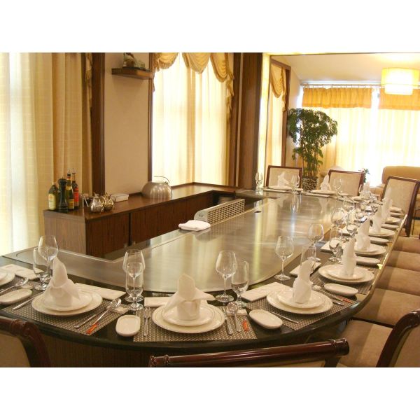 Commercial Teppanyaki Grill Table with Beef Mutton Chicken Cooking Capabilities