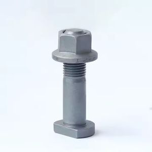 China D Type Truck Wheel Bolt M22x1.5 With 40Cr/35CrMo Materials 32mm Diameter Head on sale