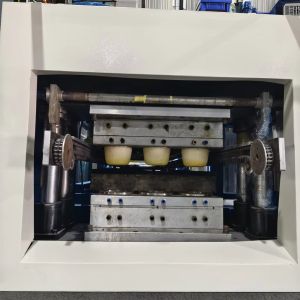 Used high-speed auto plastic cup and plate making machine