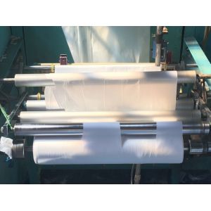 White Disposable PE Apron On A Roll , Polythene Medical Nursing Protect Aprons