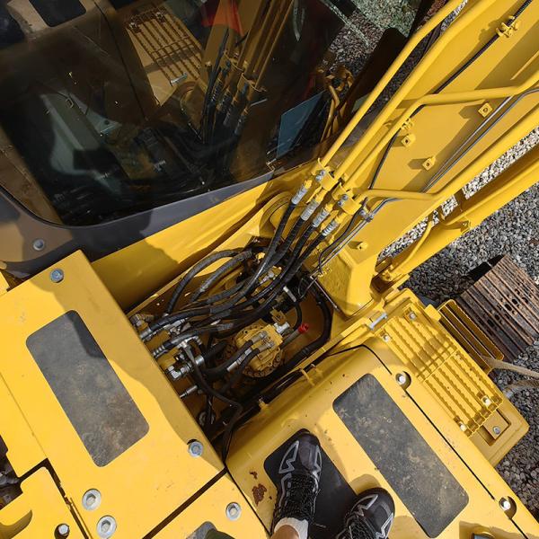 Spot Goods Sell 11Ton Used Komatsu Excavators PC110-7 Digger Excavating Equipment