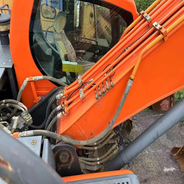 Medium Used Digger Doosan Crawler Excavator with Original Hydraulic Valve in Shanghai