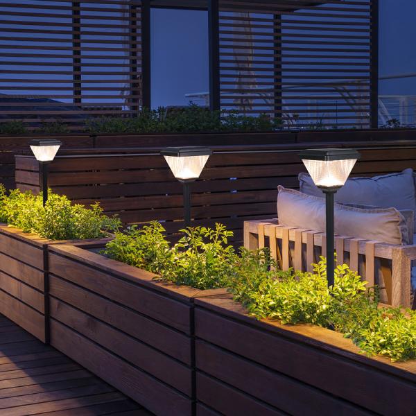 Buy Dusk To Dawn Outdoor Garden Solar Spike Lights IP65 With Mono Solar Panel at wholesale prices