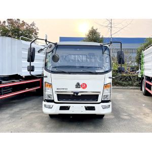 Sinotruk Howo 4X2 Light Duty Commercial Trucks 10 - 15 Tons