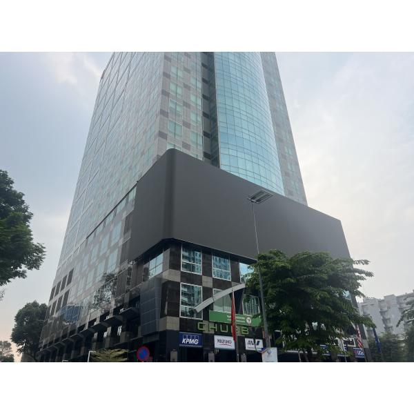 High Brightness and Color Temperature Outdoor Full Color LED Display for Car Exhibition Stage P4.81mm