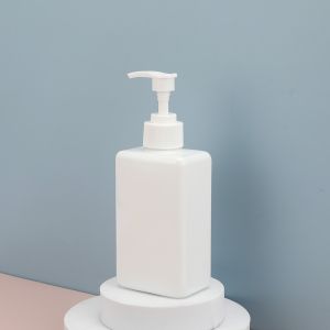 China Round PET Lotion Bottles with UV Electroplated Caps - Customizable Design on sale