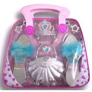 China Popular girls beautiful plastic toy beauty set with handbag,crown, earring on sale