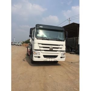 China Sinotruck Howo Water / Oil Spray Tanker Truck One Bunk With Air Conditioner on sale