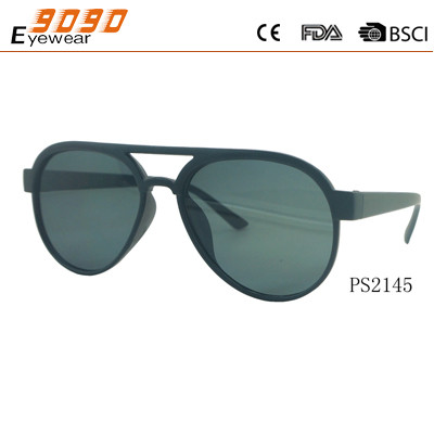 Buy Fashionable design round plastic sunglasses with UV 400 protection lens at wholesale prices
