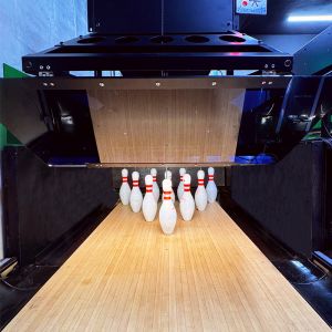 China Indoor Bowling Lane Machine with 2000kg Capacity 590X240X240 cm Dimensions and 1 Year Warranty on sale