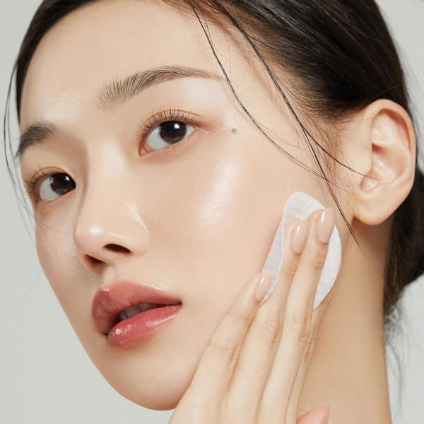 Breakout-Prone Skin Exfoliating Toner Pads Medicube Red Succinic Acid Panthenol Facial Peeling Pads with Niacinamide AHA BHA