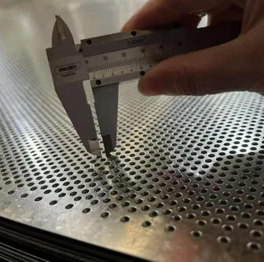 Galvanized Perforated Metal Mesh for Screening Filtering 0.7mm Thickness 4mm