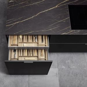 Multifunctional Solid Wood Modern Design Kitchen Furniture Solid Wood Kitchen