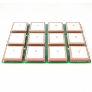 Internal Passive GPS Ceramic Patch Antenna 28dbi Gain Vertical Polarization Type