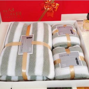 Thickened Warp Knitted Plush Cationic Set 3 in 1 Towel for Designer Bathroom as