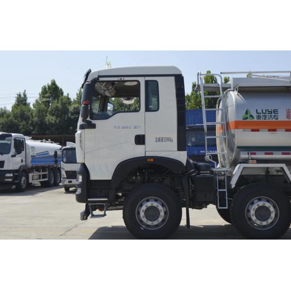 SINOTRUK HOWO TX Fuel Oil Tank Truck 350HP 8X4 Fuel Oil Delivery Truck