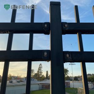 Pet-Containment Tubular Steel Fence Pool Digging Barrier