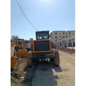 Cummins Engine Enclosed Cabin Grader with Rear Ripper Attachment