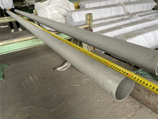 Buy JIS G4035 Seamless Welded Stainless Steel Pipe S30400 Corrosion Resistant Circular at wholesale prices