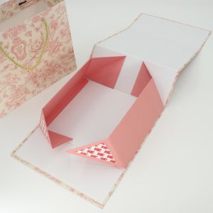 Custom Pink Cosmetic Packaging Foldable Gift Boxes Cardboard Magnet Folding