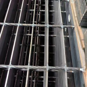 Easy 15mm Expanded Metal Sheet With Tamper Proof Bolts