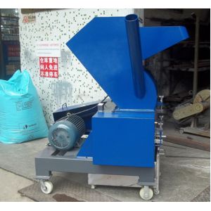 China Hot Selling Plastic Crushing Machine,Single Shaft Plastic Crusher on sale