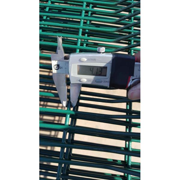 4.5 mm Wire Mesh Fence Security Metal Mesh Fence Panel PVC Coated Galvanized