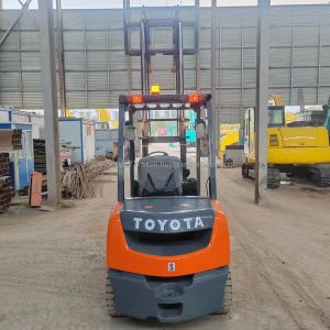 2012 Year TOYOTA Used Diesel Forklift with Great Efficiency and Fork Length