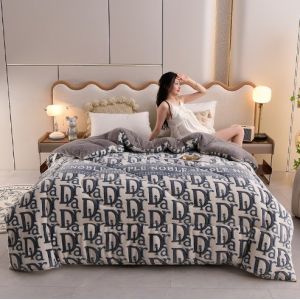 3 Grade Color Fastness Soft Chemical Fiber Quilt Customized Size for Luxury Bed