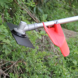 42.7cc Displacement Gasoline Chain Saw Garden Worker Use