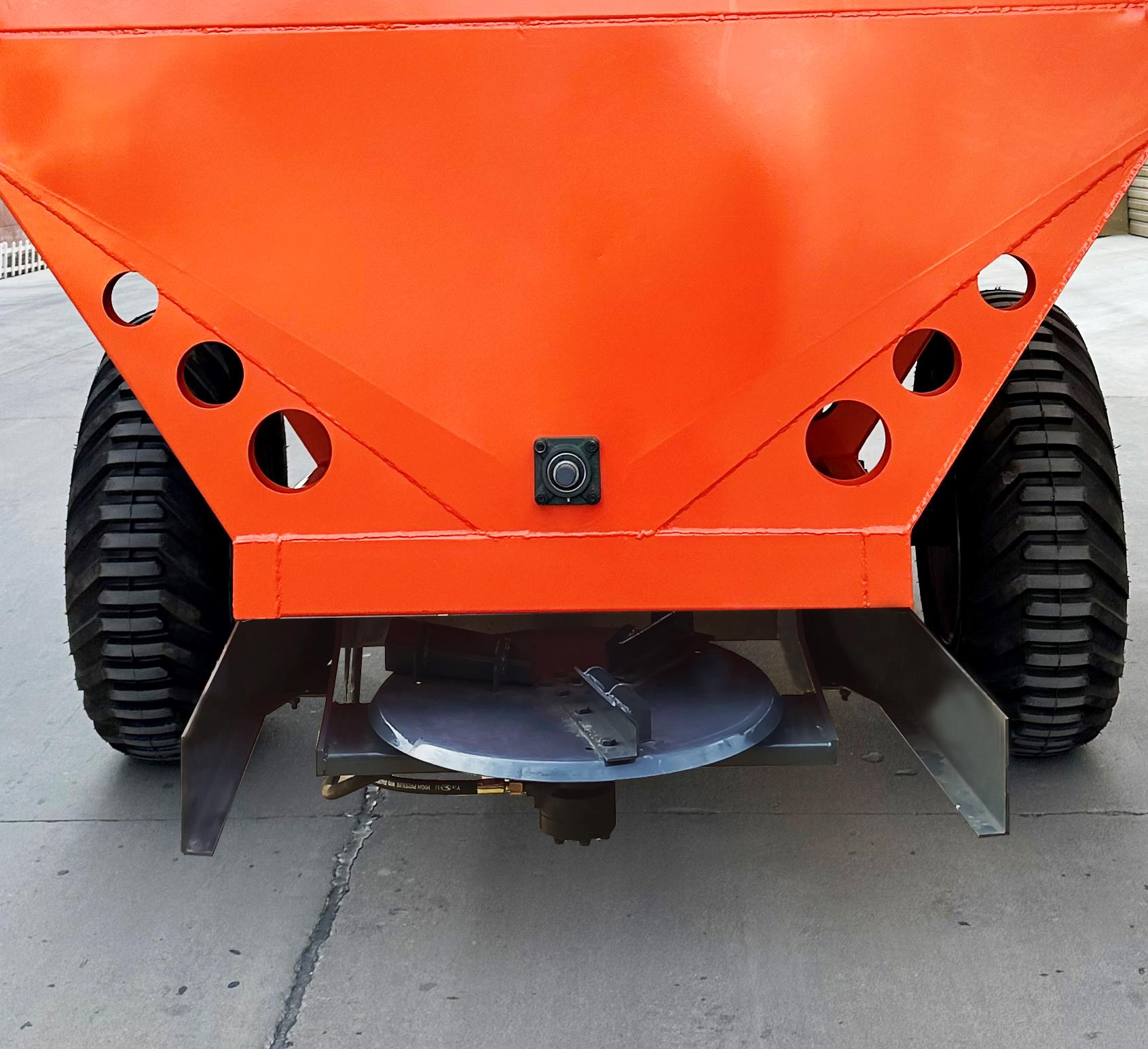 Tractor-Pulled Grain Fertilizer Spreader 3-9 m3 Capacity