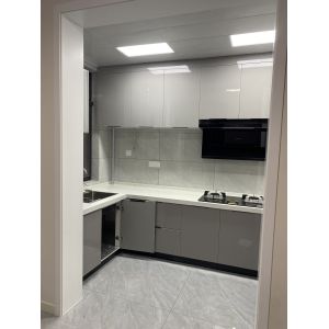 Modern Kitchen Cabinet with Melamine Plywood Customizable Design