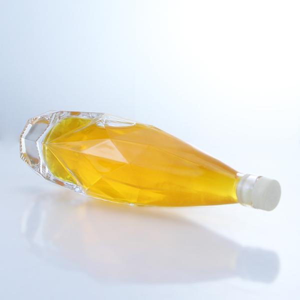 Clear or Customized Unique 750ml Whisky Vodka Spirit Glass Bottle for Liquor