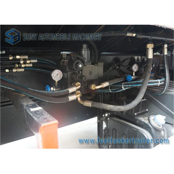 HOWO Road Synchronous Chip Sealer 6000L With ZZ1257M4641W Chassis