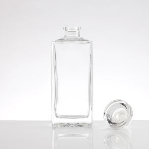 Clear Square Shape Glass Spray Bottle 500ml 700ml 750ml for Liquor Distribution
