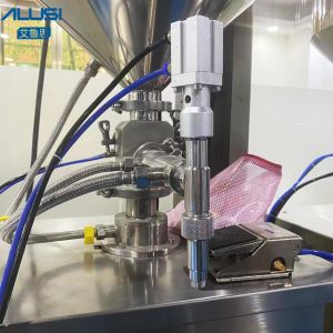 Semi - Automatic Constant Temperature Liquid Filling Machine Vertical Paste