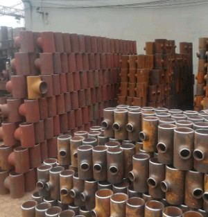 Buy Weld Astm A106 Tee Sch40 Metal Connector Seam Remove at wholesale prices