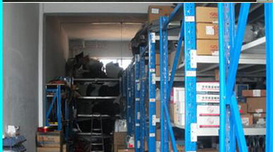 SINOTRUK Howo van truck/ box truck low price