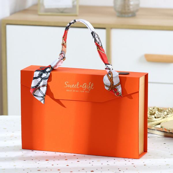 Customized Thickness Paperboard Liner Type Magnetic Gift Box for Skincare Packaging